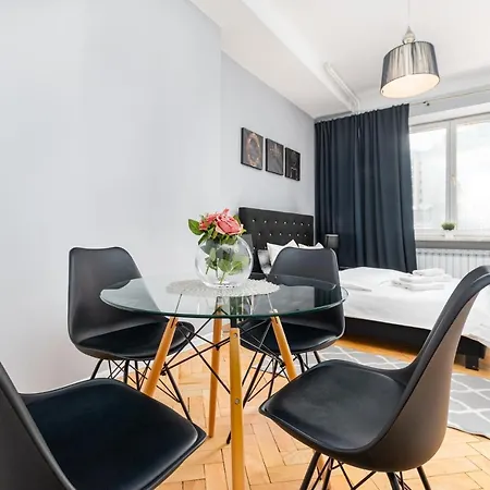 アパート One By Your Freedom ワルシャワ