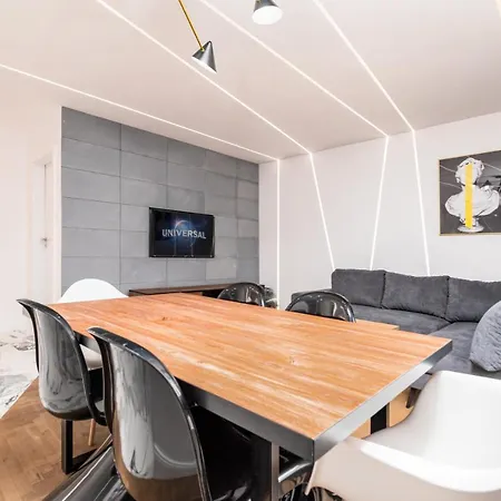 One By Your Freedom アパート ワルシャワ