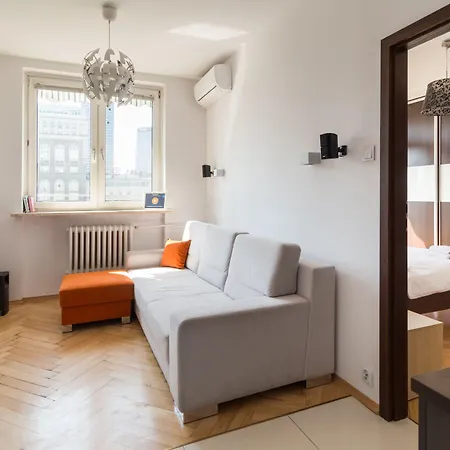 アパート One By Your Freedom ワルシャワ